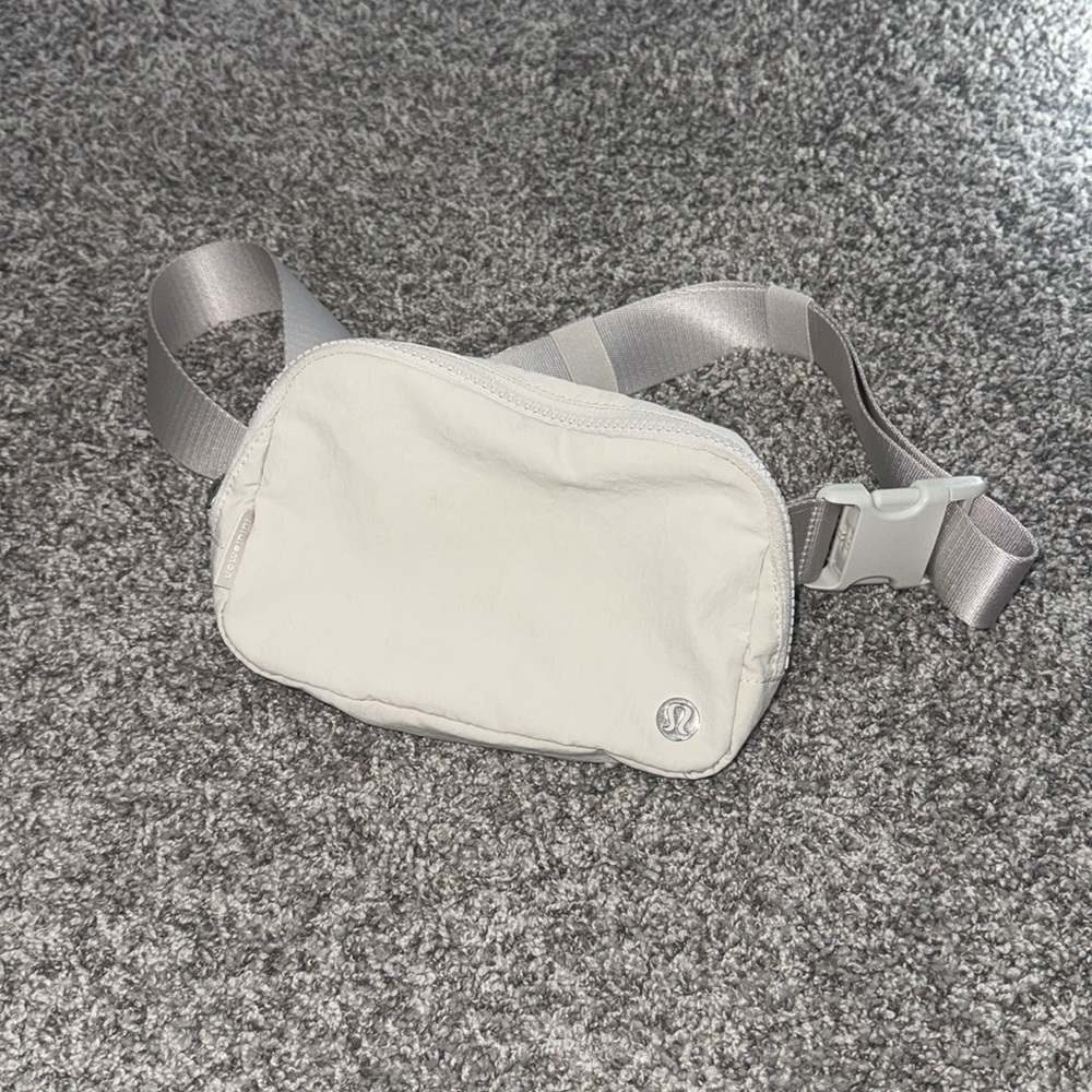 Lululemon Everywhere Belt Bag 1L